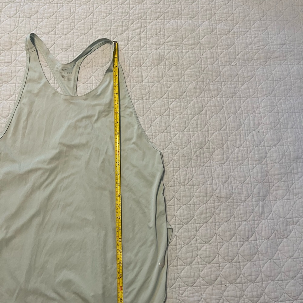 ⚡️Nike DriFit mint green flowy tank. Size large - Picture 3 of 6